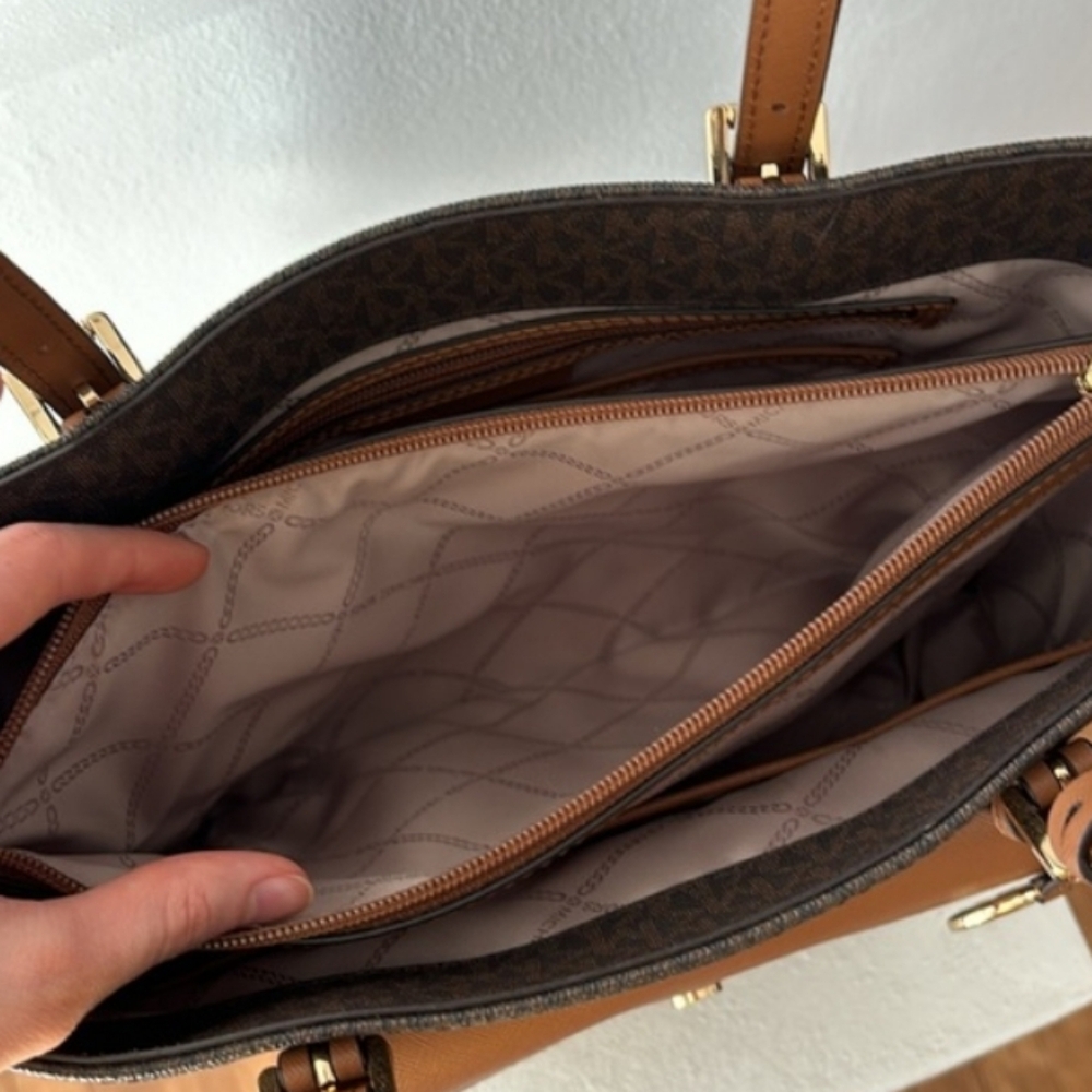 Michael Kors Jet Set Large Logo Pocket Tote Bag - Picture 16 of 16